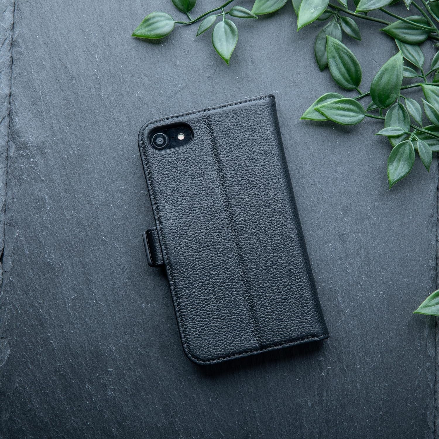 Genuine Leather Wallet Case for iPhone SE (2022/2020) – Flip Cover with Card Slots and Stand in Dappled Black