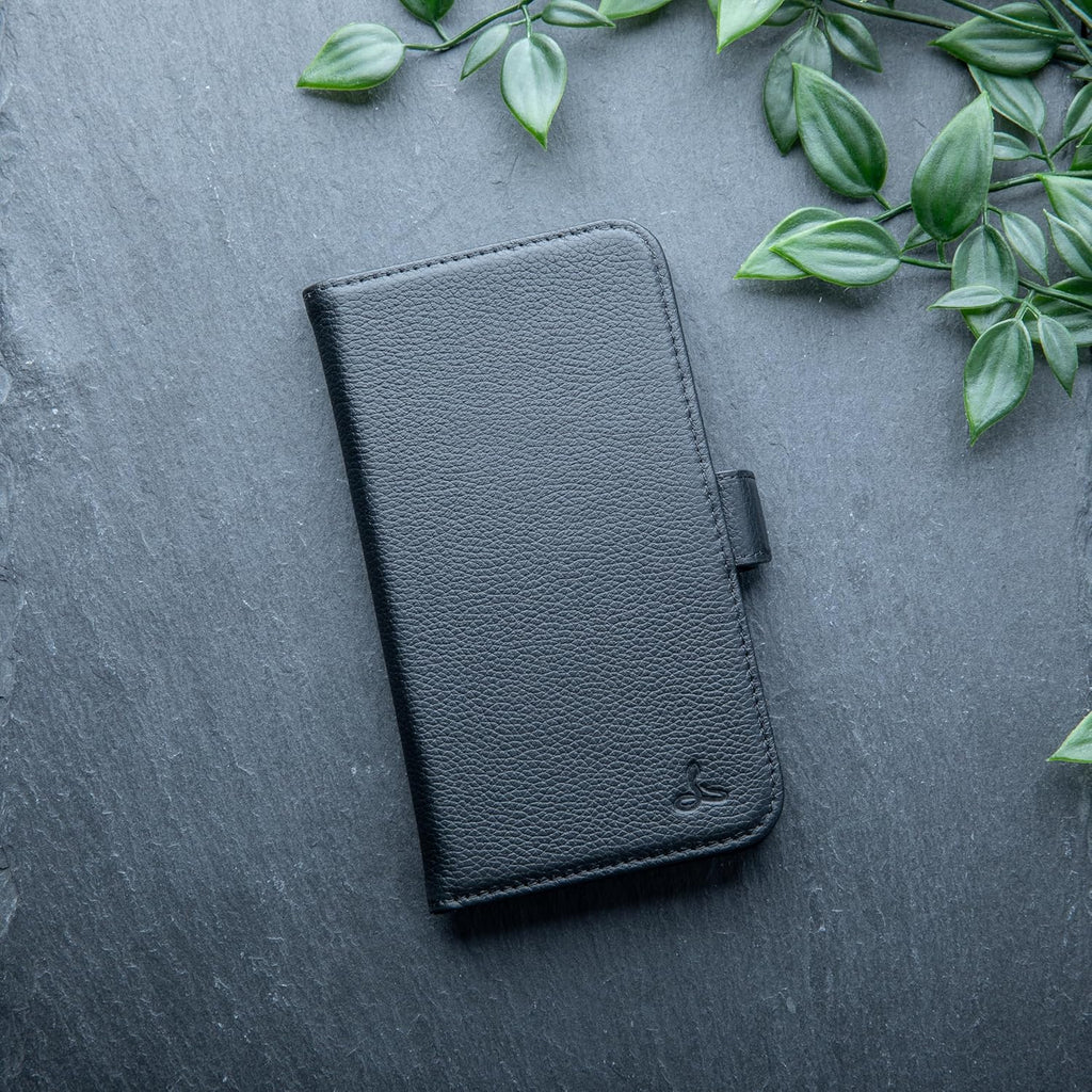 Genuine Leather Wallet Case for iPhone SE (2022/2020) – Flip Cover with Card Slots and Stand in Dappled Black